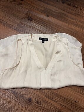 Banana Republic Professional Very Soft Top Cream Color V-Neck Camisole